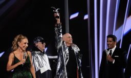 "No conoce Duolingo": Críticas a los animadores de Viña 2026 por no poder hablar bien inglés con Pet Shop Boys