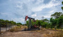 Trump afirma que Estados Unidos ha recibido “más de 80 millones de barriles de petróleo” de Venezuela