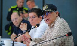 Petro denuncia un supuesto plan para atentar contra el helicóptero en el que viajaba