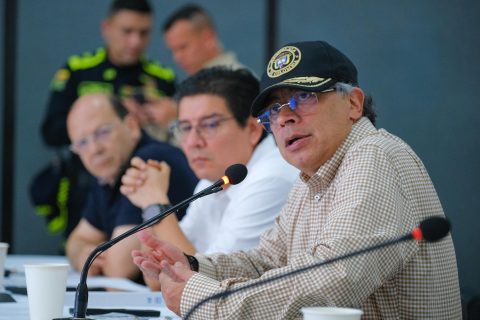 Petro denuncia un supuesto plan para atentar contra el helicóptero en el que viajaba