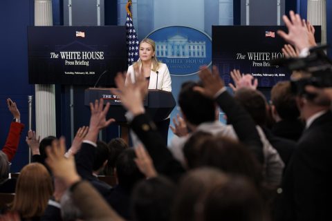 Casa Blanca insiste en que Donald Trump rompió su relación con Epstein, pero no aclara si conocía sus delitos