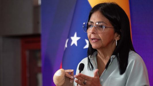 Venezuela: Delcy Rodríguez cambia la cúpula militar y reordena el gabinete