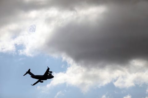 Informe revela que gobierno de Trump gastó más de US$30 millones para deportar a inmigrantes a países que no son los suyos