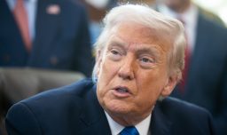 Trump quiere participar en la elección del líder de Irán y no "quiere volver cada 10 años"