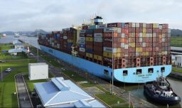 China advierte a Panamá que pagará un "alto precio" por la suspensión de contratos en los puertos