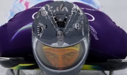 Atleta ucraniano es descalificado en los JJ.OO. por intentar usar casco en memoria de víctimas de la guerra