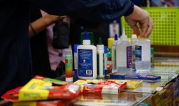 Sernac lanza cotizador de útiles y uniformes escolares: ¿Cómo funciona?