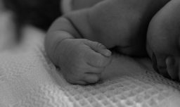 Estados Unidos deporta a México a mamá y bebé de meses con problemas de salud que estaban detenidos en Texas