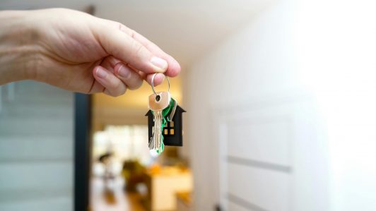 Por qué es tan difícil acceder a la vivienda en Chile: Las claves que lo explican