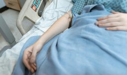 Justicia ordena a clínica privada a cubrir tratamiento de enfermedad de alto costo: Paciente fue diagnosticada con Síndrome de Good