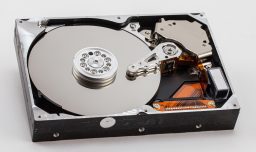 Principales fabricantes de discos duros confirman que producción de 2026 ya está vendida ante alta demanda por IA