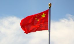 Dura respuesta de la Embajada de China a la sanción de EE.UU. contra Chile: "Demuestra un desprecio por la soberanía"