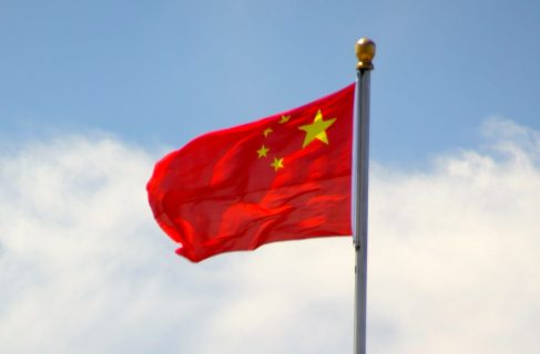 Dura respuesta de la Embajada de China a la sanción de EE.UU. contra Chile: "Demuestra un desprecio por la soberanía"