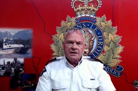 Al menos nueve asesinados en tiroteo masivo en una escuela y una vivienda en Tumbler Ridge, Canadá