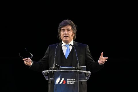 Milei se complica por el caso $LIBRA: Documento en celular de empresario afirma acuerdo de 5 millones dólares con presidente argentino