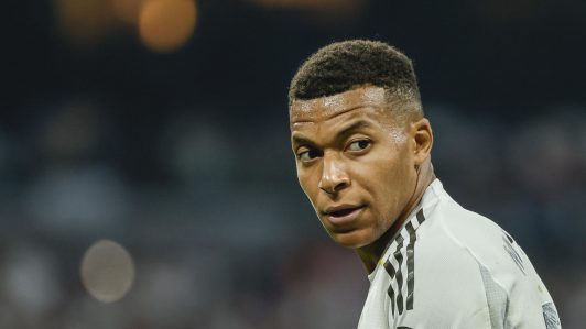 "La información de que examinaron la rodilla equivocada no es cierta": Mbappé desmiente rumores sobre su lesión