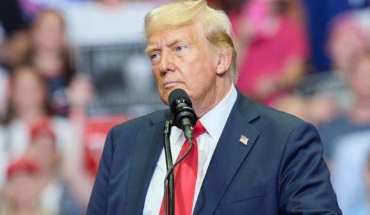 Trump afirma que Estados Unidos ha "aniquilado por completo todos los objetivos militares" en la isla de Kharg, en Irán