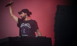 Momentos de tensión en show de Skrillex: DJ debió detener su presentación momentáneamente por aglomeraciones en primera fila