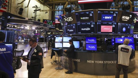 Wall Street cerró la semana en rojo en medio de la volatilidad por el conflicto en Medio Oriente