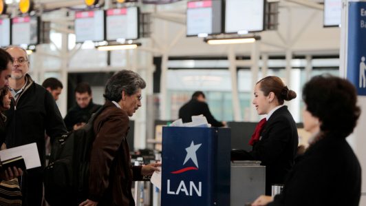 Herramienta IA de Google permite cotizar automáticamente los vuelos más baratos: Así puedes usarla