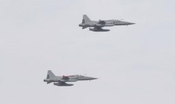 Sobrevuelos y maniobras militares: Las razones del despliegue de aviones FACh en distintos puntos de la capital esta semana