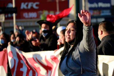 Dirigentes sociales se movilizan en la Alameda este "súper lunes": Emplazan al Gobierno para reponer subsidios habitacionales