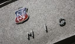 Incidentes afuera del Instituto Nacional: Encapuchados lanzan bombas molotov y fuegos artificiales