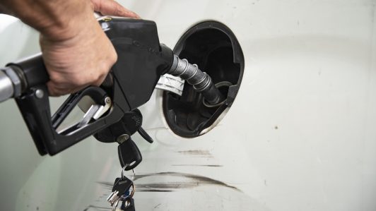 Impacto del conflicto en Medio Oriente: "En las próximas semanas vamos a ver incrementos en el precio del combustible"