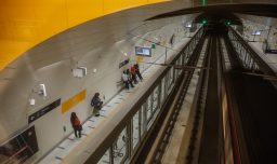Metro de Santiago informa que Línea 3 presenta un "atraso en la frecuencia del servicio"