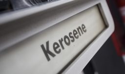 Efecto del conflicto en Medio Oriente: Sin cambios en bencinas, pero sube el kerosene