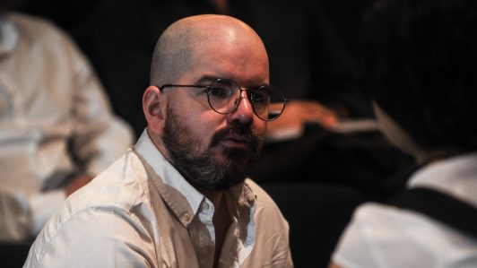 “Error diplomático” e “imprudente”: Giorgio Jackson cuestiona invitación del senador Flávio Bolsonaro al cambio de mando