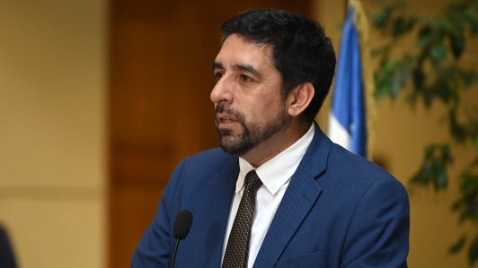 Héctor Barría, jefe de bancada de la DC, afirma: “No estamos de acuerdo” con ser una “sola oposición” frente al gobierno de Kast