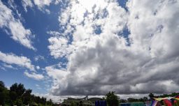 Meteorología emite aviso por "nubes convectivas con características tornádicas" en zonas de Los Ríos y Los Lagos