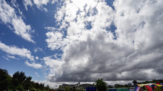 Meteorología emite aviso por "nubes convectivas con características tornádicas" en zonas de Los Ríos y Los Lagos
