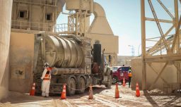 Enami abre proceso para vender más de 400 mil toneladas de minerales en stock