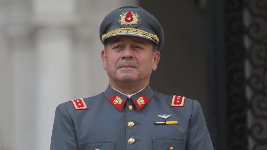 Realizan traspaso de mando en el Ejército: Quién es Pedro Varela, el nuevo comandante en Jefe de la institución