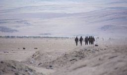 El canciller de Perú advierte que el país no puede recibir más migrantes y aborda medidas migratorias anunciadas por Kast