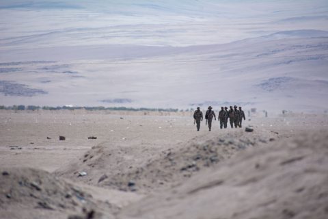 El canciller de Perú advierte que el país no puede recibir más migrantes y aborda medidas migratorias anunciadas por Kast