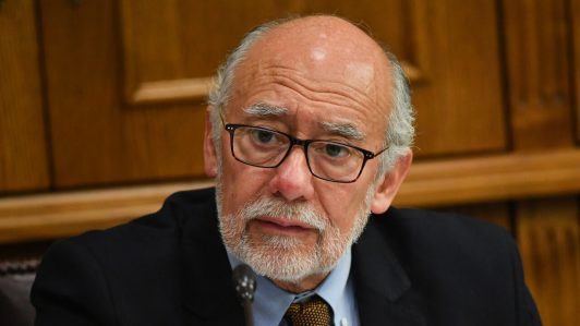 "Hay que ser muy cautelosos": Senador Flores (DC) y eventual uso de indultos por parte del presidente Kast