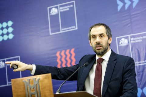 Polémica por caja fiscal: Nicolás Grau contradice dichos de ministro Quiroz y asegura que "último dato es de US$1.406 millones"