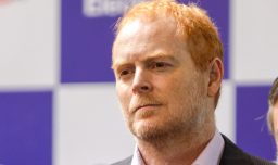 Rojo Edwards celebra aprobación del proyecto que conmuta penas y anuncia que pedirá a Kast que "otorgue indultos" a internos de edad avanzada