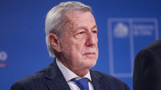 "Fue en una reunión, el 3 de febrero”: ministro van Klaveren afirma que informó al futuro canciller Pérez Mackenna sobre el proyecto de cable submarino