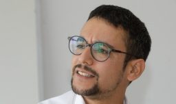 "$20 millones por tu cabeza": Alcalde de Peñalolén denuncia amenazas de muerte por demolición de narcocasas en la comuna