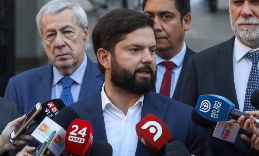 Kast suspende reunión en La Moneda tras polémica por cable chino y desata molestia de Boric: "El Presidente electo llegó exigiéndome que me retracte"