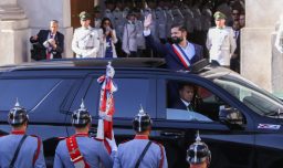 Con honores y aplausos: Gabriel Boric deja por última vez La Moneda para asistir al cambio de mando