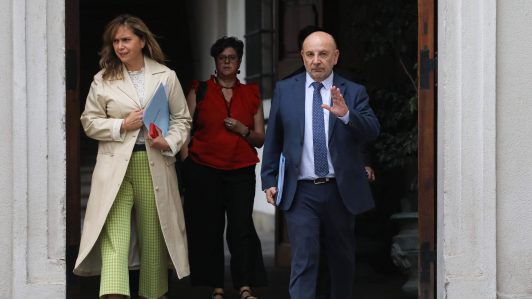 Primer encuentro entre el ministro Quiroz y la oposición: Senador Castro (PS) pide “mayor claridad” sobre el “itinerario fiscal”