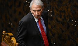 “No están siendo sinceros ni transparentan lo que ocurrió en el gobierno anterior”: Senador Moreira (UDI) responde a críticas al Ejecutivo