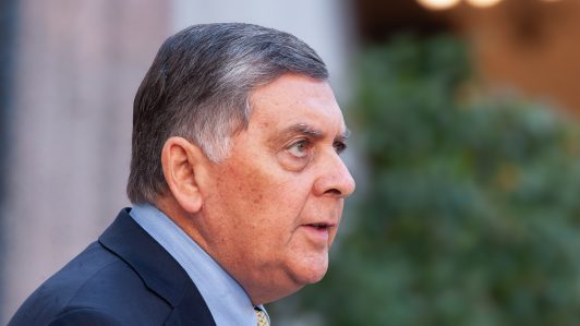 "Este es un gobierno que no se desordena": Ministro Alvarado responde a críticas por manejo comunicacional