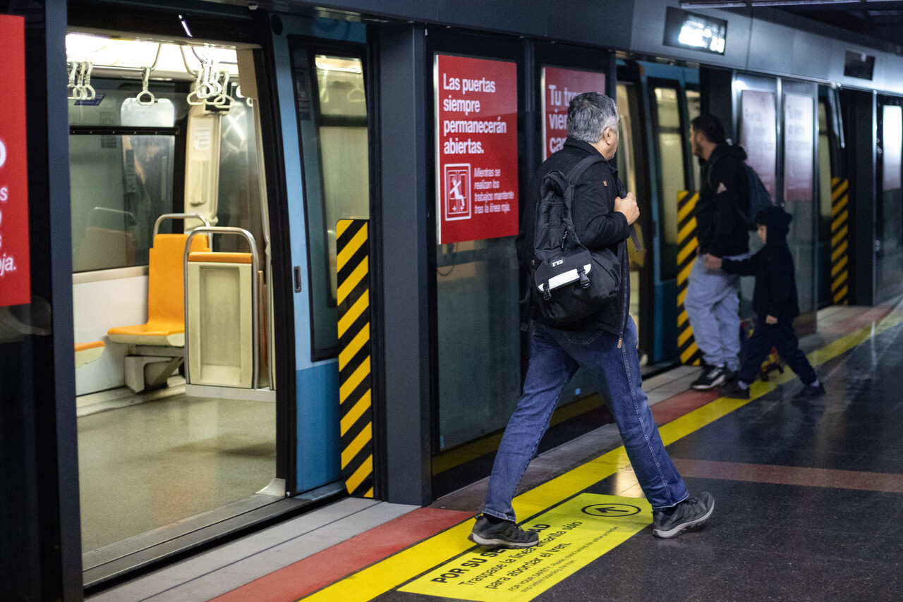 Metro inicia pruebas técnicas de puertas de andén en estación Neptuno tras completar instalación/Agencia Uno
