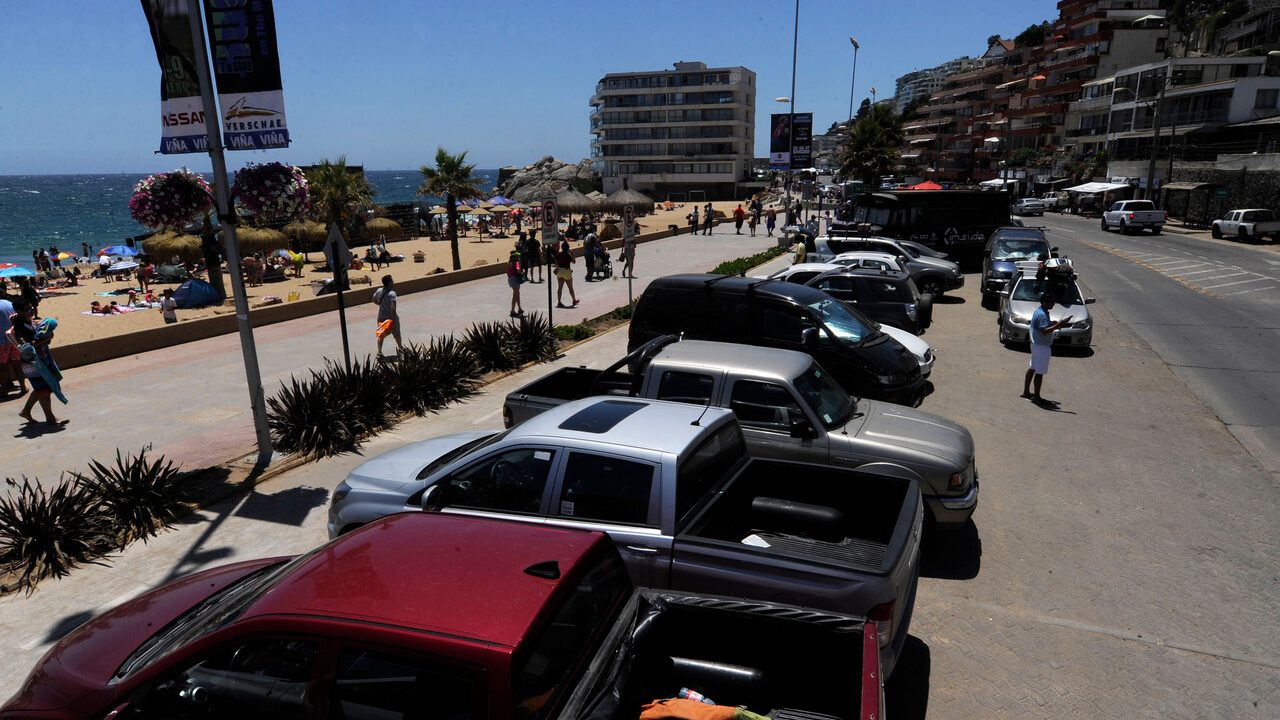 Sernac inicia fiscalización al cobro de estacionamientos a nivel nacional: Se desplegará en más de 20 sucursales